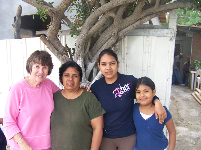21 - Duffy with Gabriela and her two daughters